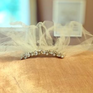 Birdcage veil with rhinestone comb